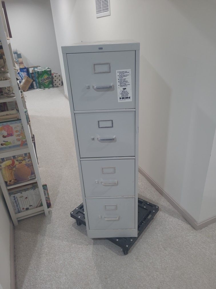 File Cabinet: 4 Drawers