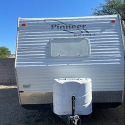2009 Pioneer 23-ft Fully Self-contained Excellent Condition In And Out