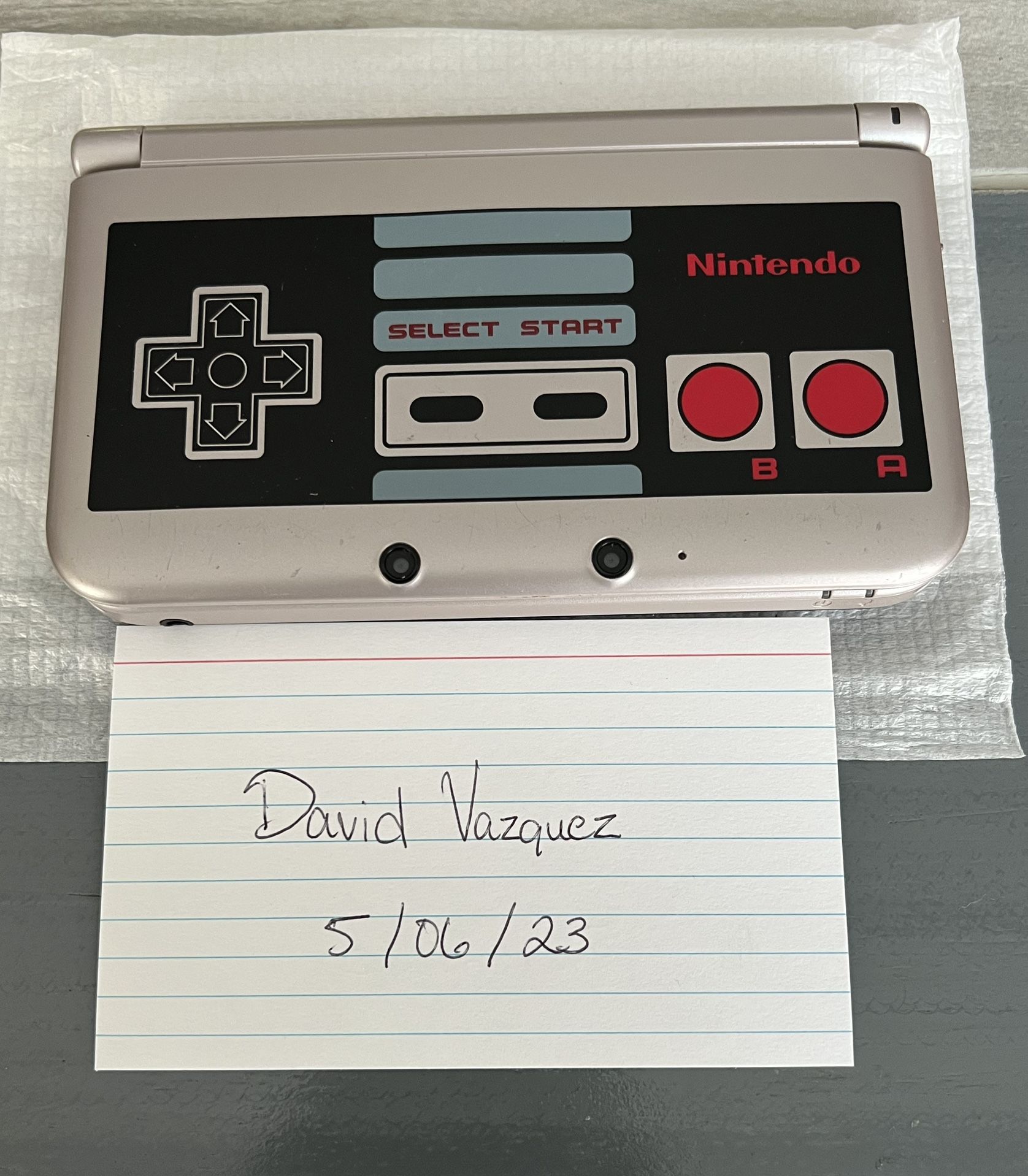 Nintendo 3DS XL Retro NES Edition