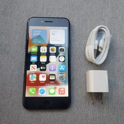 iPhone 7 - UNLOCKED - Like New 