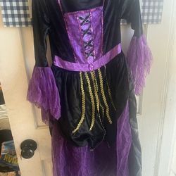 WITCH HALLOWEEN COSTUMES..SIZE 7/8..IN GOOD CONDITION...SE HABLA ESPANOL..CHECK OUT MY PAGE FOR MORE..