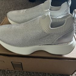 Woman Michael Kors Size 7