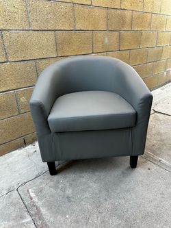 Accent Chairs, Faux Leather Barrel Armchairs, Gray Water-resistant Faux Leather Chairs with High-density Foam and Solid Wood Legs for Living Room, Wai