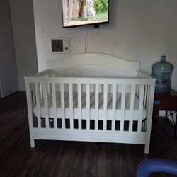 baby crib