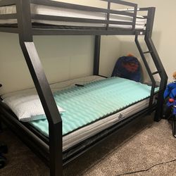 Twin/Full Bunk Bed