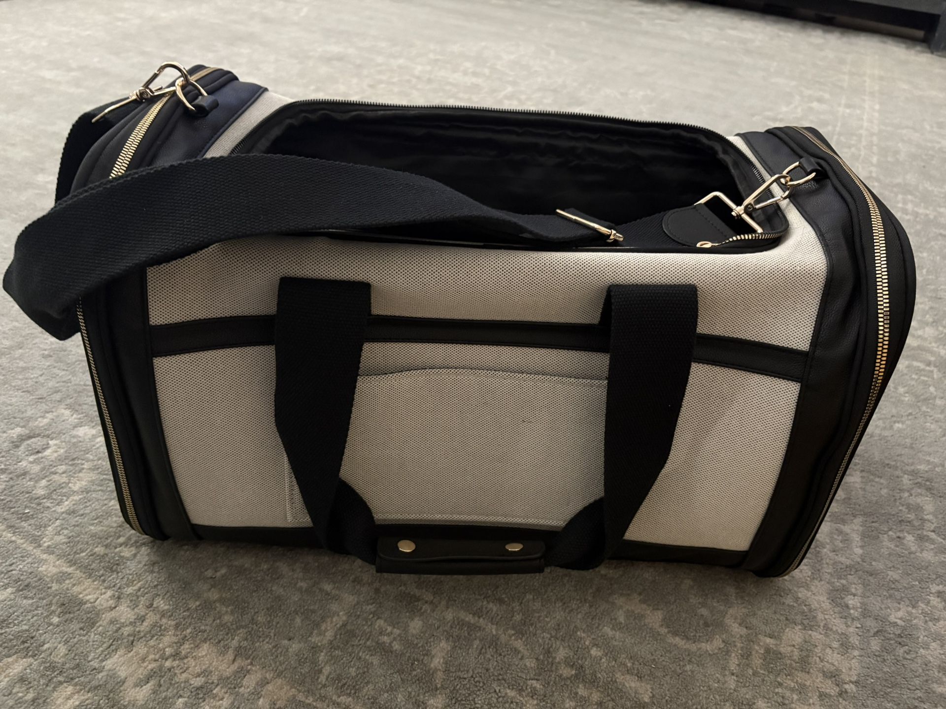 Dog Carrier Martha Stewart Like New