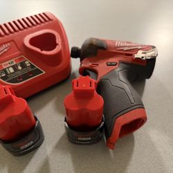 Milwaukee M12 Impact 