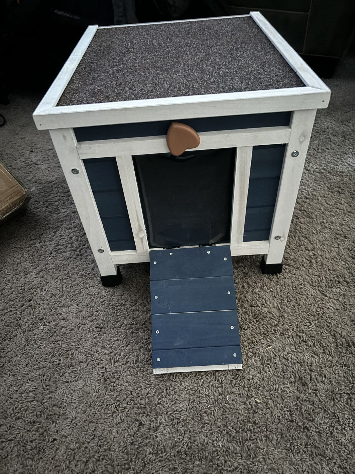 Cat House For Outdoor Cats, Weatherproof Feral Cat House, Wooden Outside Shelter For Cat, Rabbit And Small Pet-Navy Blue …45 dollars
