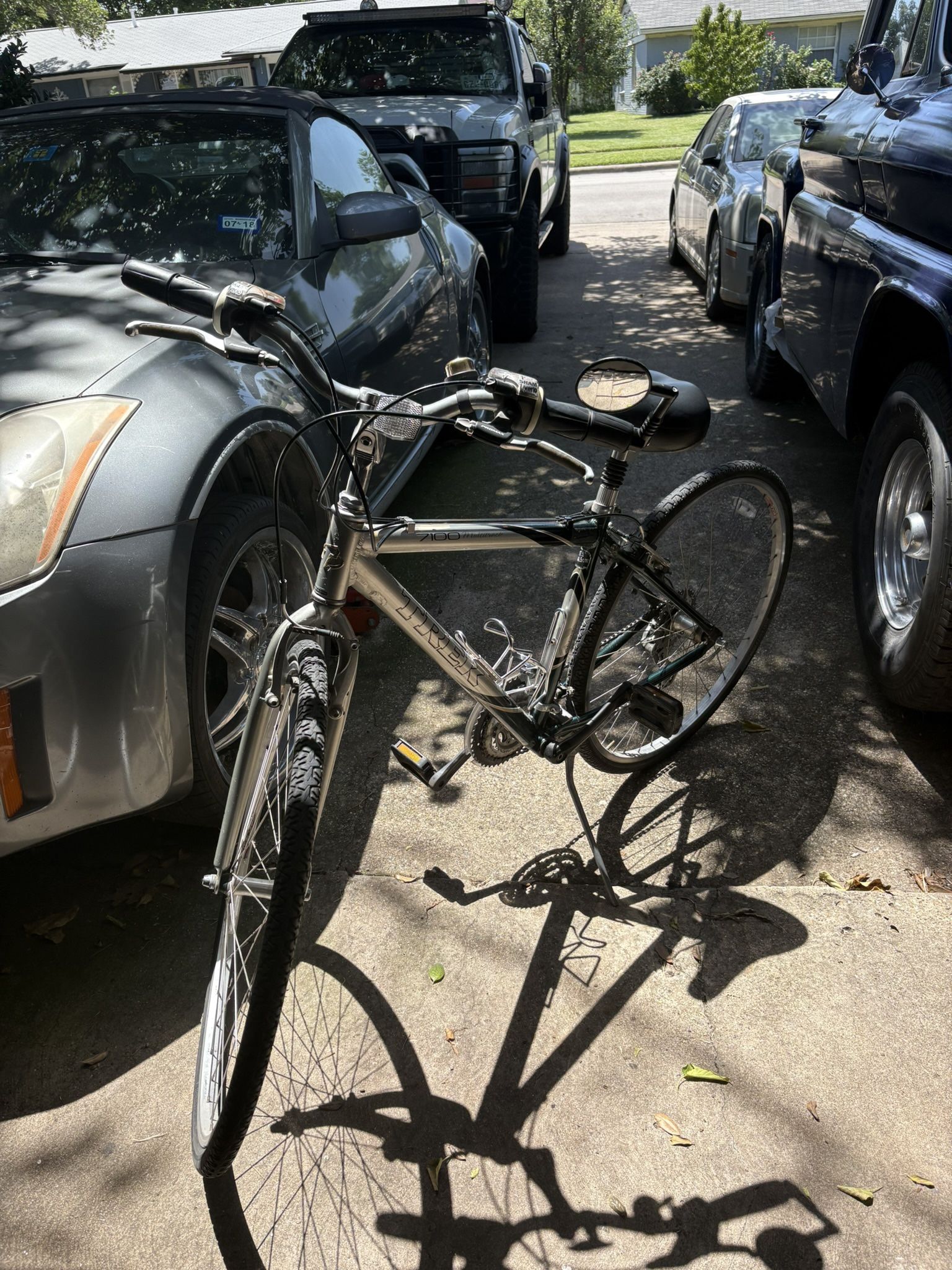 Trek 7100 Hybrid bike Aluminum Frame