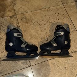 Youth Size 2 Ice Skates 