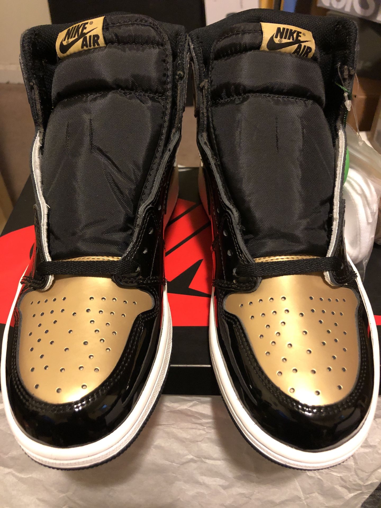 Air Jordan 1 Retro High OG NRG Gold Toe size 9.5