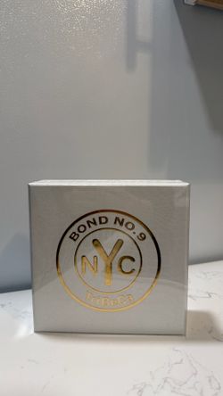 TRIBECA BOND No. 9 This Mother’s Day, give your mom a gift as special as she is 💐✨   Beautiful perfumes available now — the perfect way to show love 