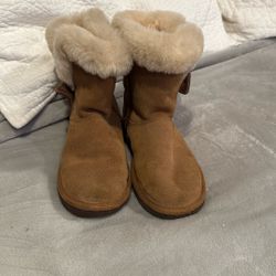 Girls Ugg Boots Size 4