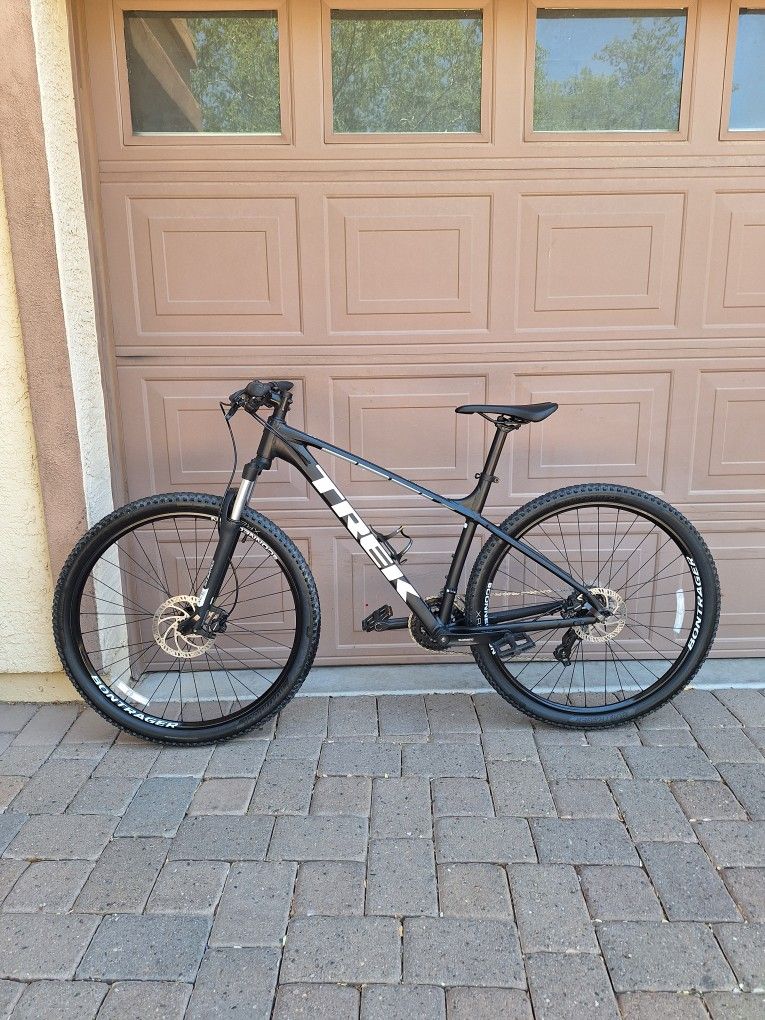 TREK MARLIN 5 MOUNTAIN BIKE 29 ER LIKE NEW ( CHECK MY OTHER BIKES)