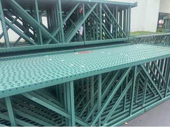 PALLET RACKS USED