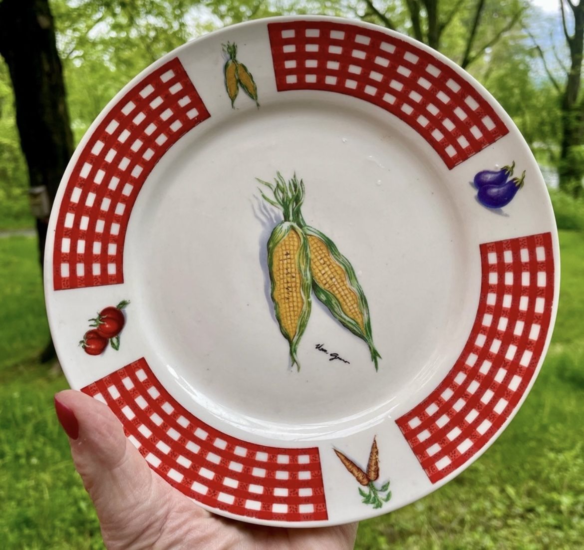 (1)Vintage Tabletops Fresh Vegetables” Decorative Plate/Kitchen Wall Decor