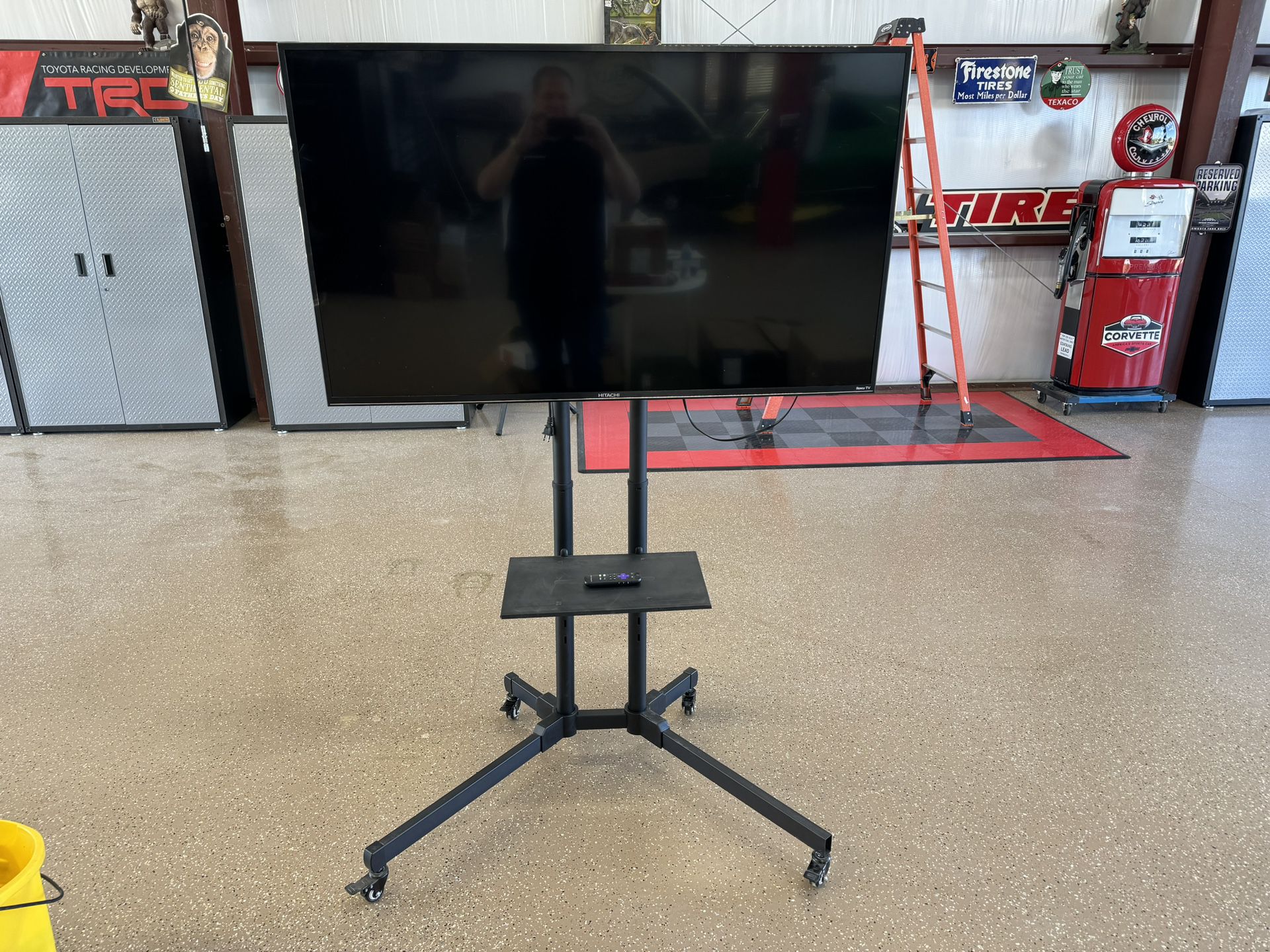 Portable Adjustable TV Stand With Hitachi TV