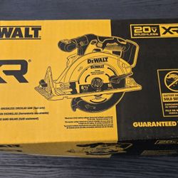 NEW DEWALT 20V MAX XR Cordless Brushless 6-1/2 in. Sidewinder Circular Saw (Tool Only) DCS565B