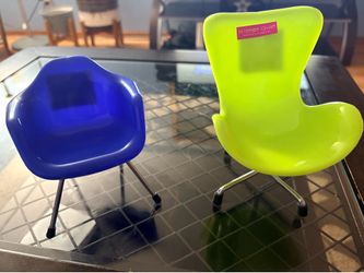 NEW Mini Dollhouse Plastic Desk chairs