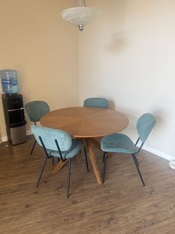 Round Wooden Dining Table with 4 Teal Chairs