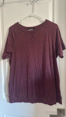 XL women’s maroon tshirt