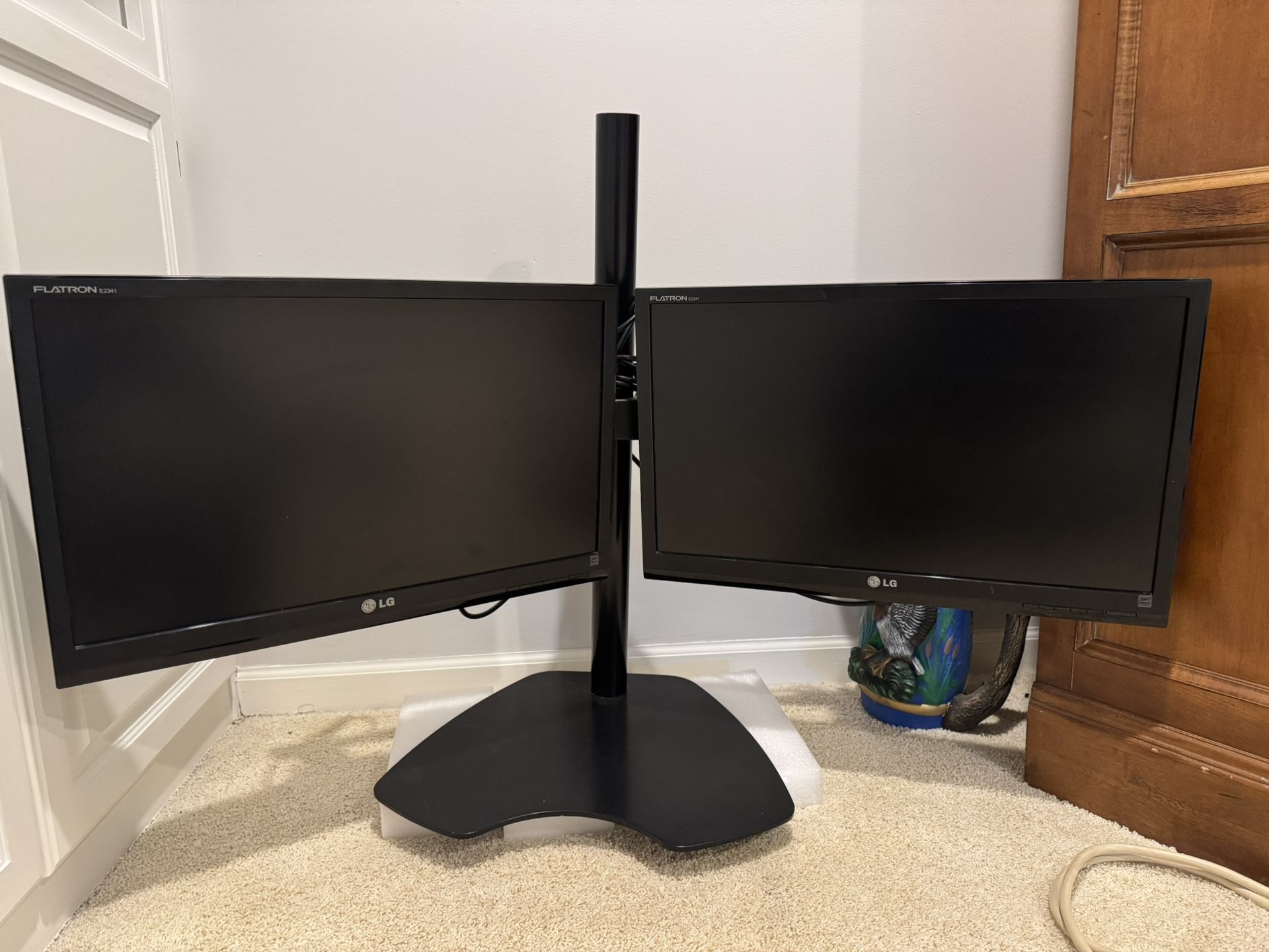 Dual Screen Stand With Two LG Attached Screens