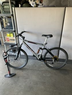 Motiv Vortek Mountain Bike 18 Inches Shocks Pump