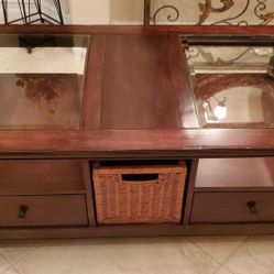 Coffee Table (Lots Of  Storage)