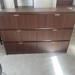 Modern 6-Drawer Dresser – New (Open Box)