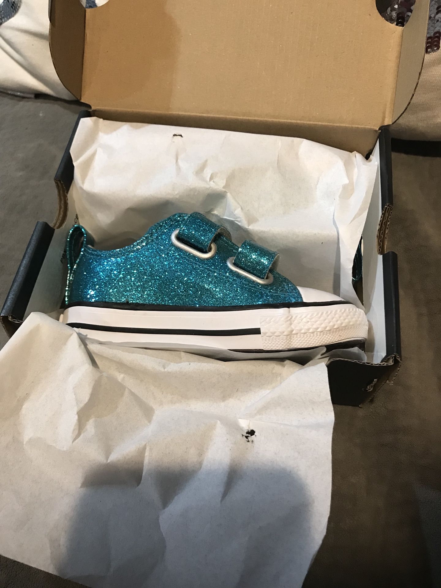 Brand new toddler Converse Size 6