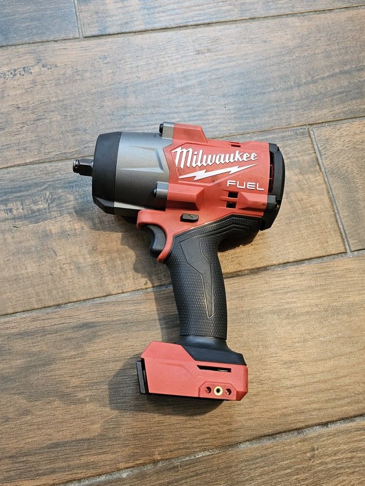 Milwaukee
M18 FUEL 18V Lithium-Ion Brushless Cordless 1/2 in. Impact Wrench with Friction Ring (Tool-Only)