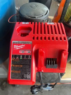 Milwaukee Battery Charger 🔌