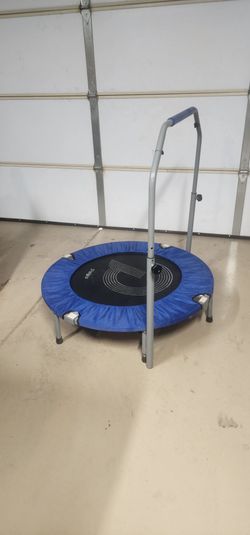 Small trampoline with handle
