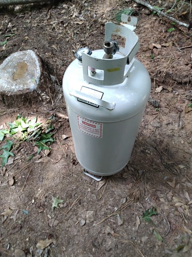40 Lb Manchester Horizontal Mounted Propane Tanks Half Full Count Four