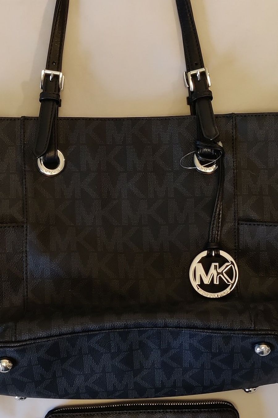 Like New! Michael Kors Purse And Wallet