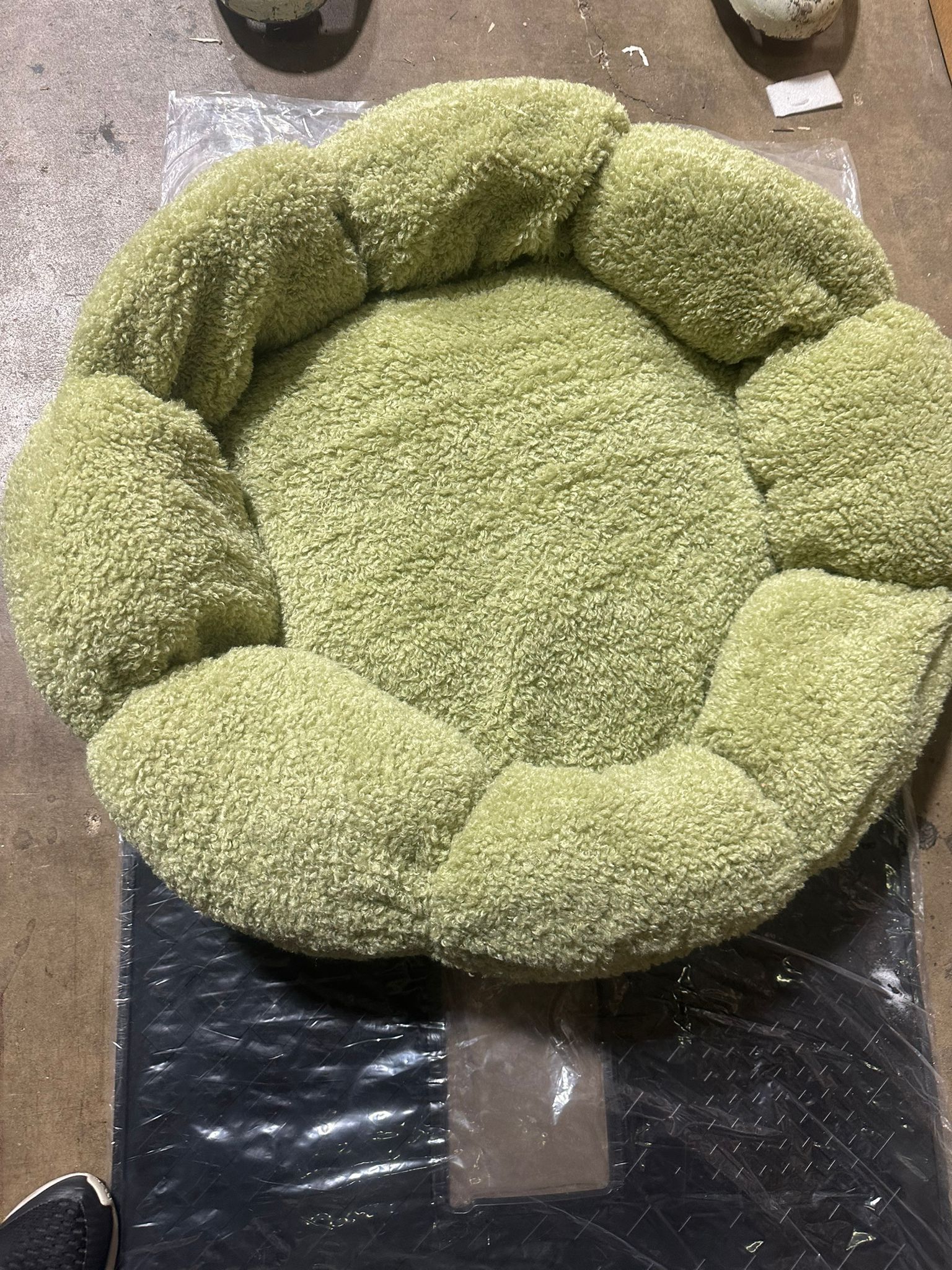 Lesure Calming Medium Dog Bed - Flower Donut Round Fluffy Puppy Bed in Plush Teddy Sherpa, Non-Slip Cute Flower Cat Beds for Indoor Cats, Medium Pet B