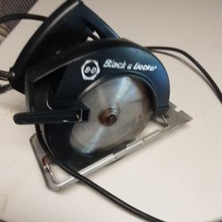 Black And DECKER... Circular Saw 7.25 Blade 1.5HP