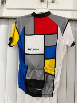 Bike jerseys for men M size (see pics)