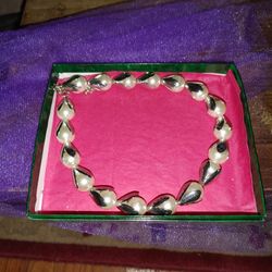 Teardrop Faux Pearl choker.