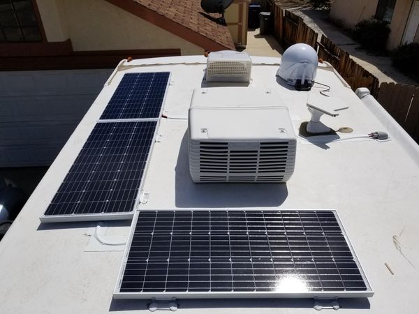RV MOTORHOME SOLAR PANEL SYSTEM 600WATTS for Sale in Los Angeles, CA