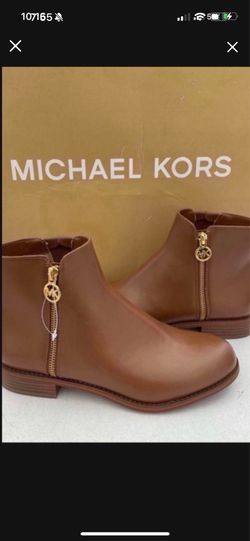 Michael Kors heel ankle boots- Women's - Black/Brown size 8 (No Box) I will provide a Michael Kors dust bag  serious inquiries only  Pick up location 