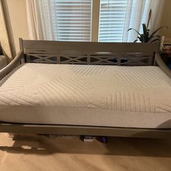 Twin day bed