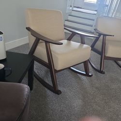 New beautiful rocking chair The one 230$