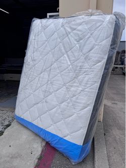 Queen Mattress New Floor Sample Upgrade Coils - Comfy