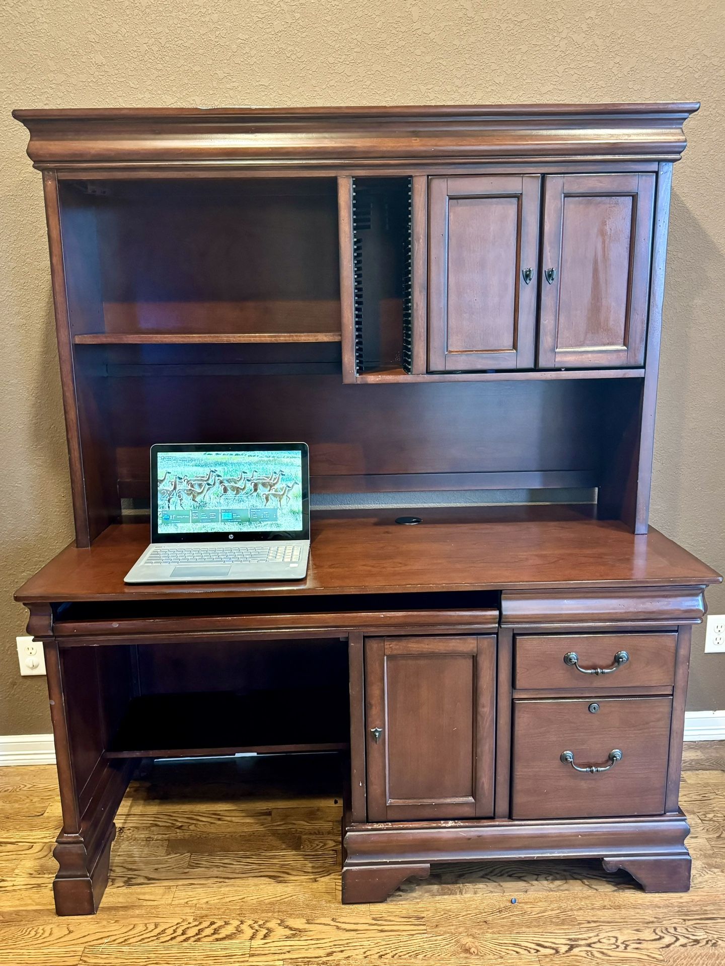 Desk With Hutch