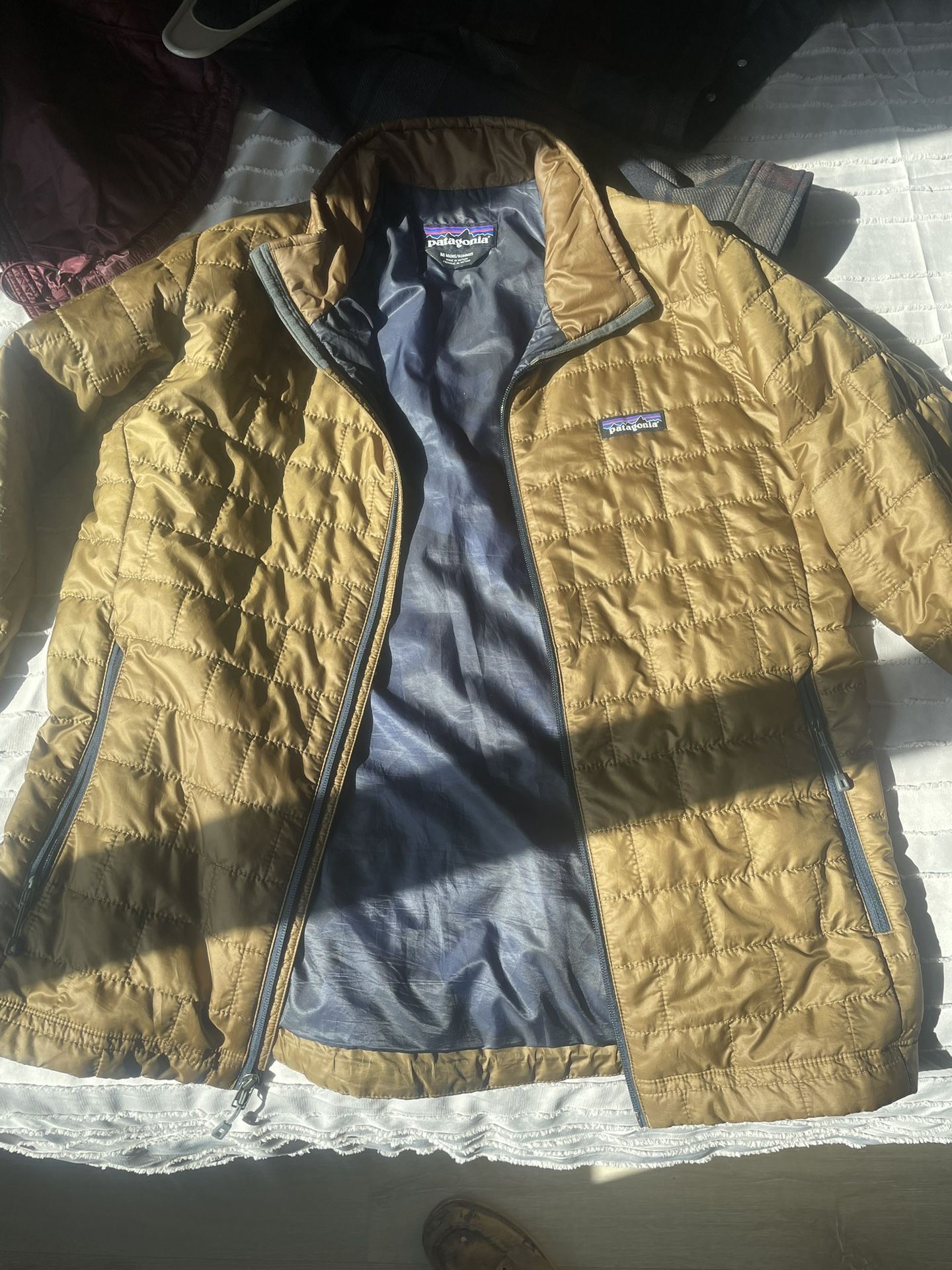 Patagonia puff jacket