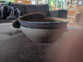 Clay cooking pot