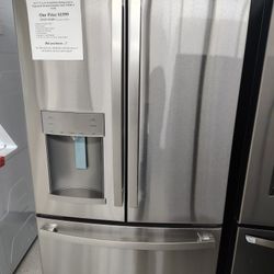 $1599(MSRP$3499)GE French Door Refrigerator With Gallon Door Storage and Tall Dispenser