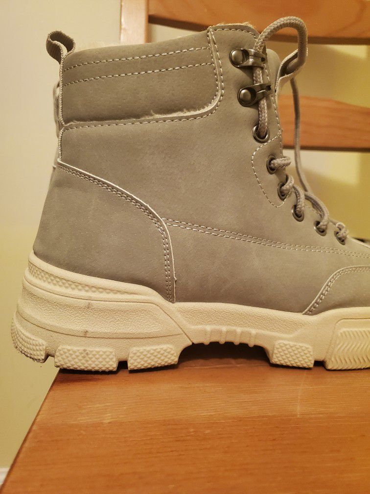 Gray PVC Winter Boot Size 42 (8.5)