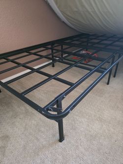 Black Metal Platform Bed Frame/Slats